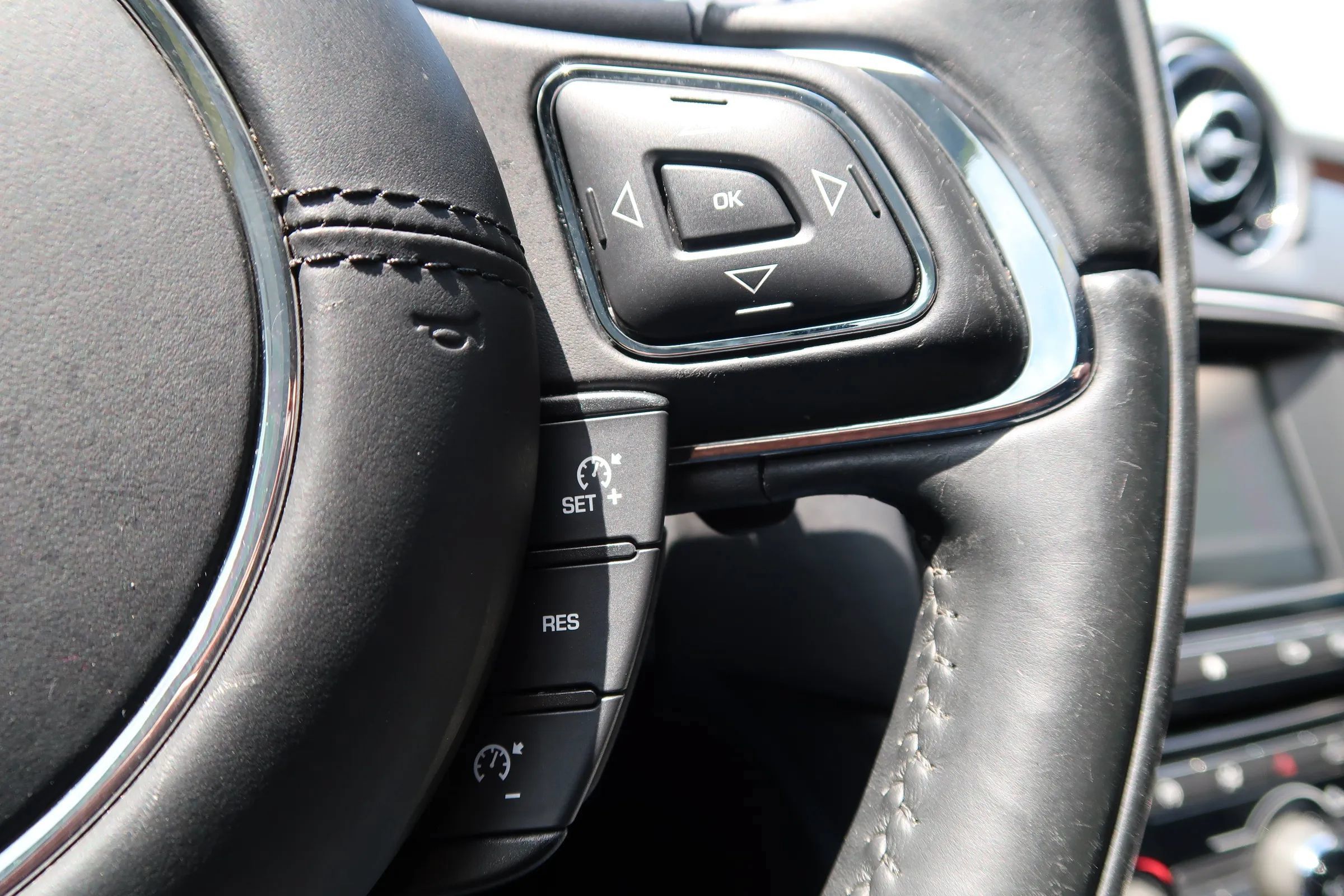 Used 2017 Jaguar XJ R-Sport RWD image 34