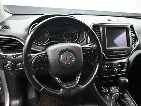 Used 2019 Jeep Cherokee Trailhawk AWD/4WD image 14