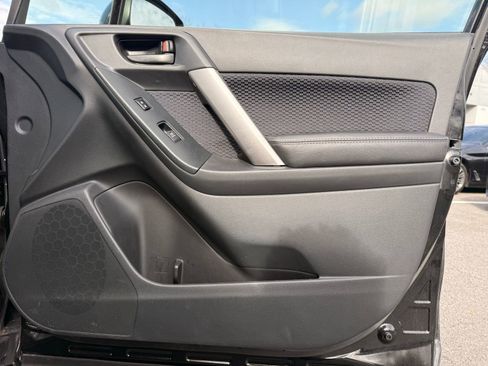 Used 2017 Subaru Forester 2.5i Premium w/ All-Weather Package image 32