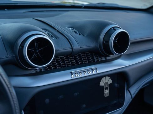 Used 2019 Ferrari Portofino image 40