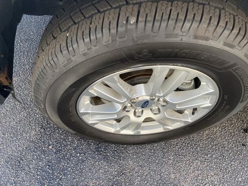 Used 2017 Ford F150 Lariat w/ Equipment Group 501A Mid image 5