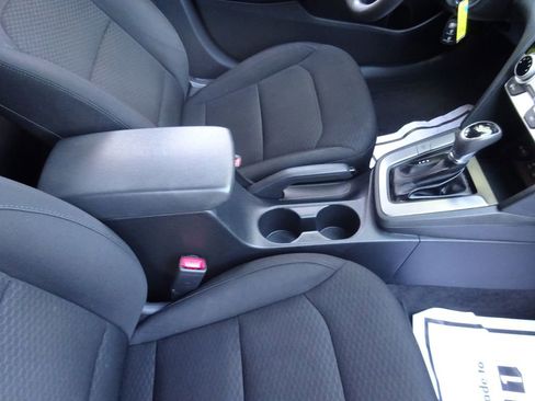 Used 2019 Hyundai Elantra SE w/ Cargo Package FWD image 17