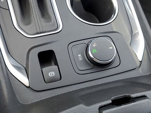 Used 2019 Chevrolet Traverse LT FWD image 27