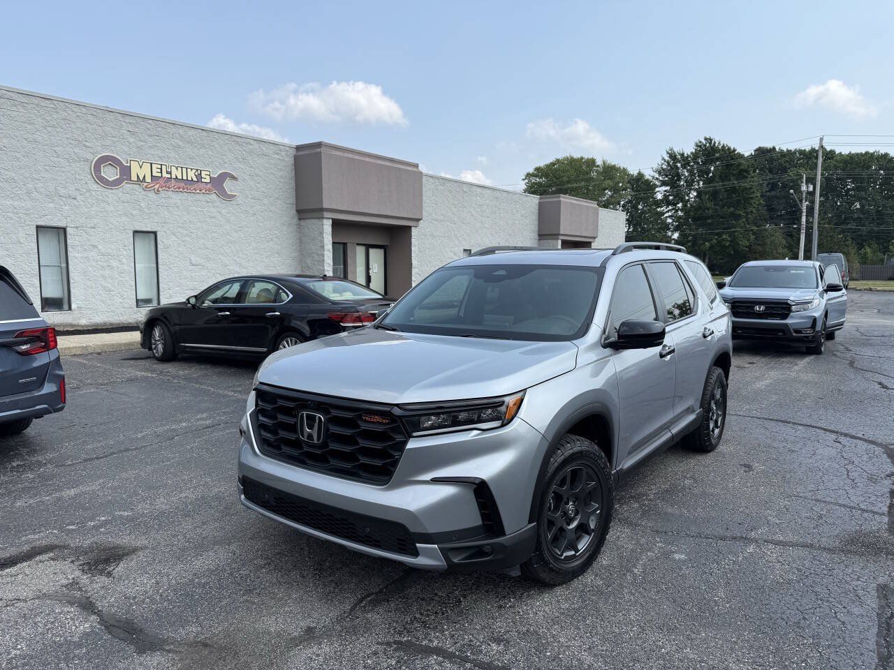Used 2025 Honda Pilot TrailSport image 2
