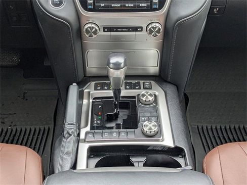 Used 2021 Toyota Land Cruiser image 19