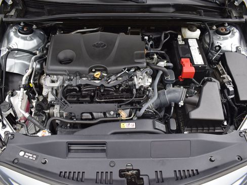 Used 2023 Toyota Camry SE image 9