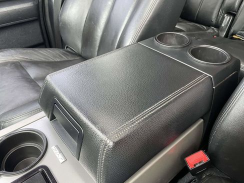 Used 2015 Ford Expedition XLT image 17