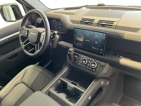 Used 2025 Land Rover Defender 110 X-Dynamic SE image 31