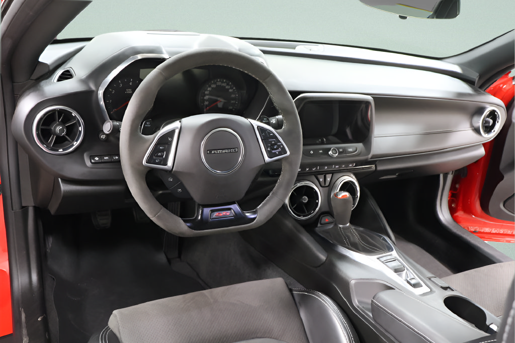 Used 2021 Chevrolet Camaro SS RWD image 8