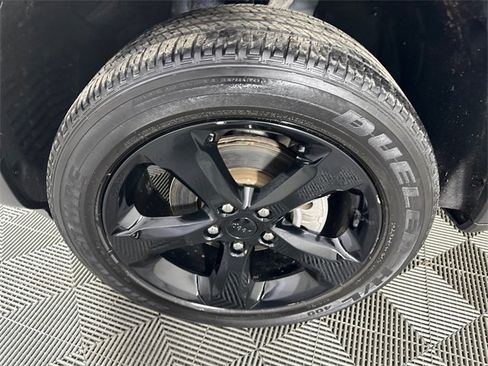 Used 2023 Jeep Grand Cherokee Altitude image 2