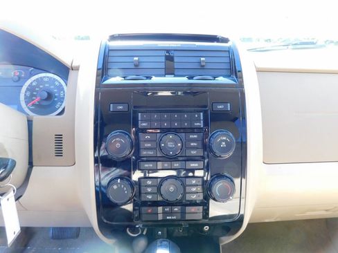 Used 2010 Ford Escape Limited image 11