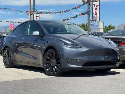 Used 2022 Tesla Model Y Performance AWD/4WD image 3