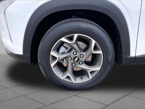 Used 2026 Chevrolet Trax LT FWD image 11