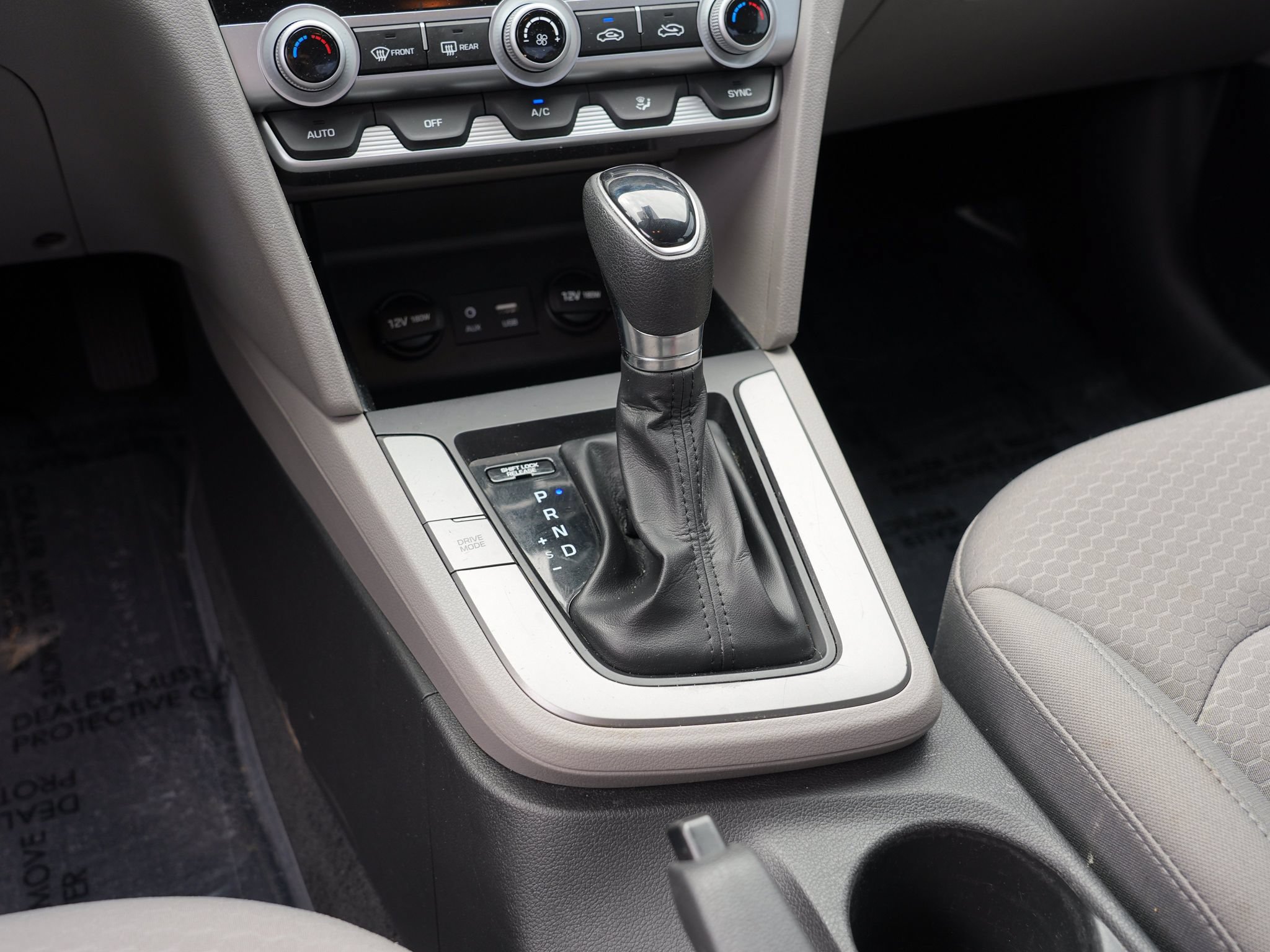 Used 2020 Hyundai Elantra SE FWD image 26