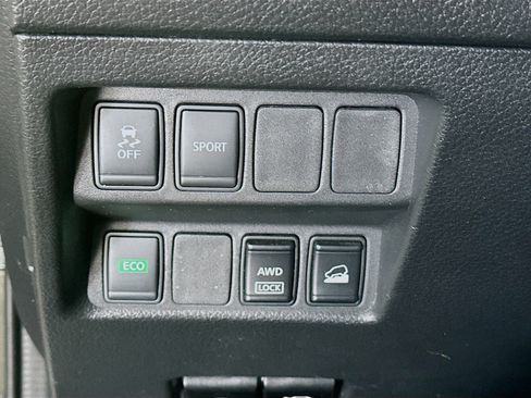 Used 2016 Nissan Rogue S AWD/4WD image 16