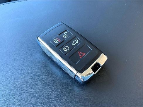 Used 2025 Land Rover Defender 110 S image 10