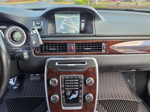 Used 2013 Volvo XC70 3.2 Platinum image 42