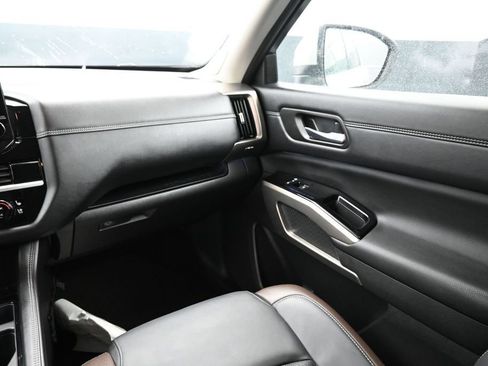 Used 2024 Nissan Pathfinder Platinum w/ Cargo Package AWD/4WD image 5