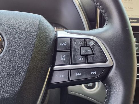 Used 2024 Toyota Highlander XSE FWD image 22