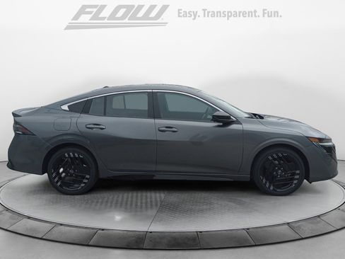New 2026 Nissan Sentra SR w/ Floor Mat Package FWD image 8