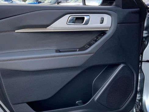 Certified 2025 Ford Explorer Active image 21