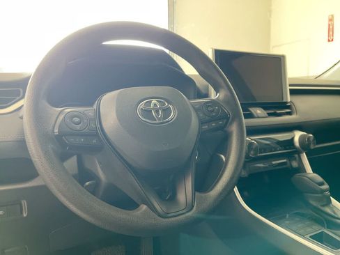 Used 2025 Toyota RAV4 XLE AWD/4WD image 14