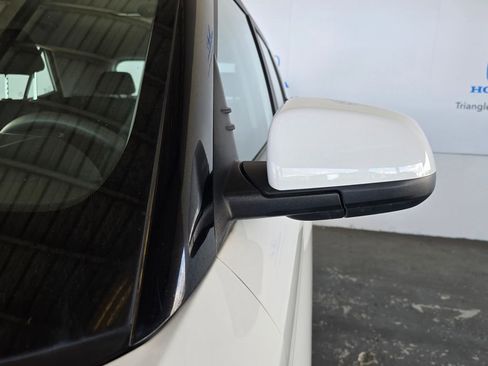 Used 2025 Hyundai Venue SE FWD image 27
