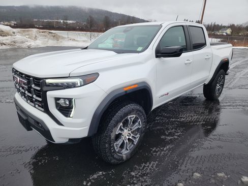 Certified 2023 GMC Canyon AT4 w/ AT4 Premium Package image 4