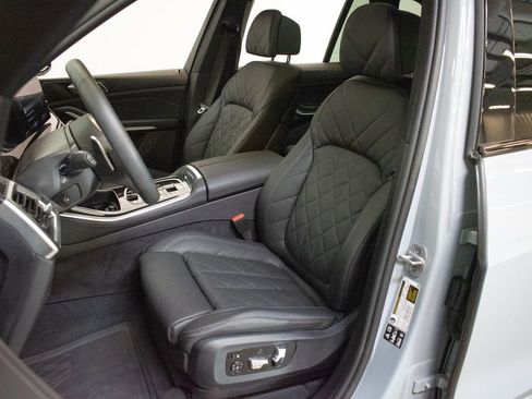 Used 2025 BMW X5 xDrive40i w/ M Sport Package AWD/4WD image 21