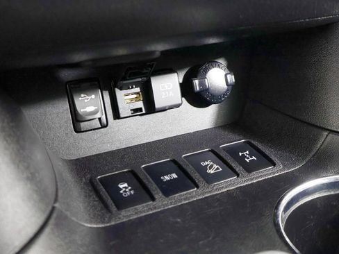 Used 2019 Toyota Highlander Limited AWD/4WD image 38