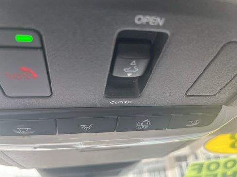 Used 2023 Nissan Sentra SR w/ SR Premium Package image 16