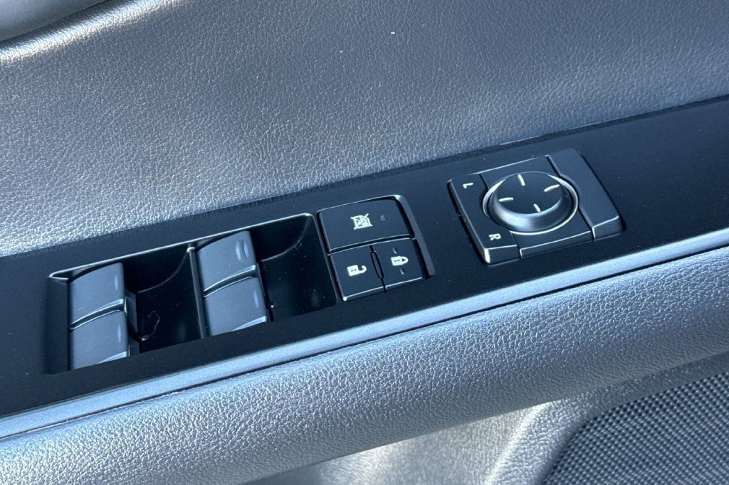 Used 2024 Lexus UX 250h FWD image 12