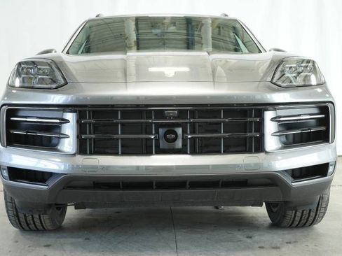 Certified 2025 Porsche Cayenne AWD/4WD image 11
