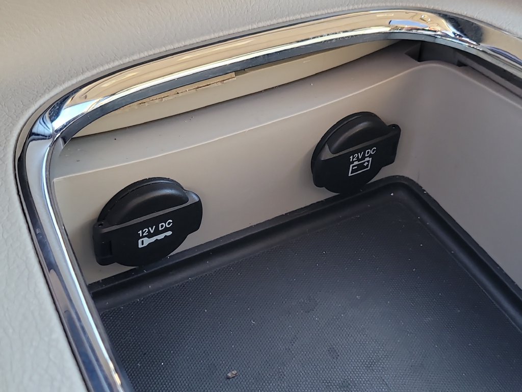 Used 2016 Chrysler Town & Country Touring-L FWD image 26