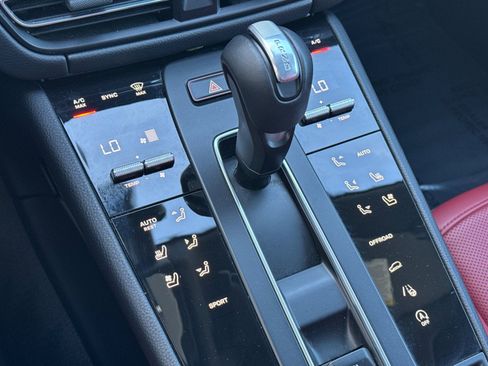 Used 2025 Porsche Macan image 22