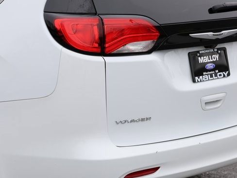 Used 2024 Chrysler Voyager LX image 8