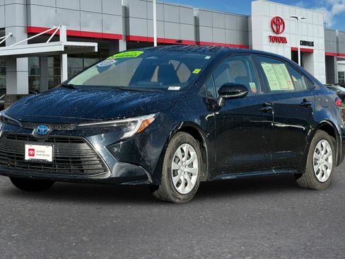 Used 2025 Toyota Corolla LE image 8