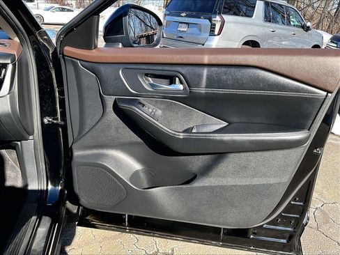 Used 2023 Nissan Rogue SL w/ SL Premium Package image 12