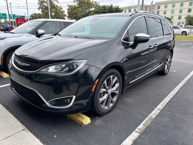 Used 2017 Chrysler Pacifica Limited FWD image 1
