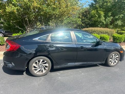 Used 2018 Honda Civic EX image 3