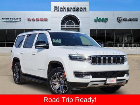 Used 2024 Jeep Wagoneer Series II w/ Flexible Seating Group RWD image 1