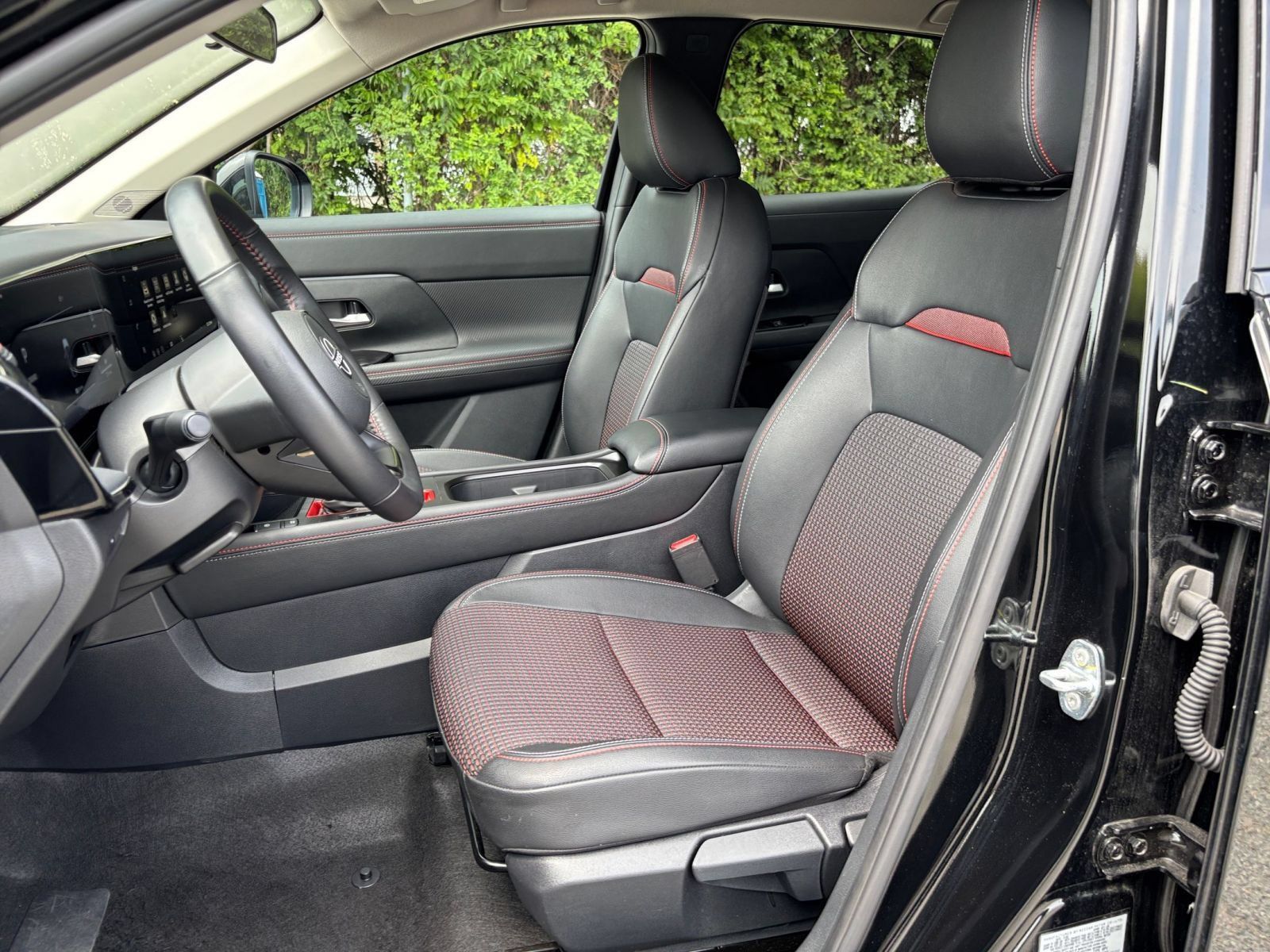 Used 2026 Nissan Kicks SR AWD/4WD image 25