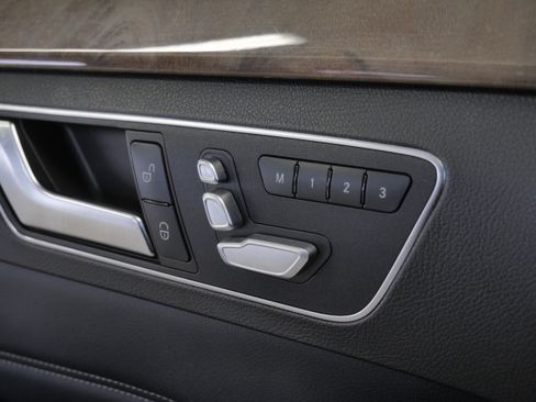 Used 2014 Mercedes-Benz E 350 4MATIC Sedan image 32