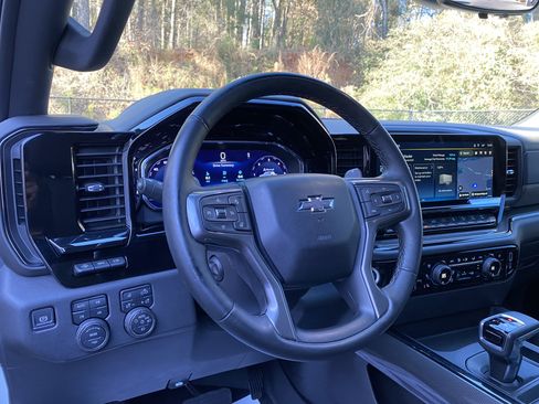 Used 2024 Chevrolet Silverado 1500 ZR2 image 17