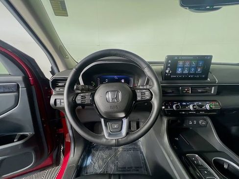 Used 2025 Honda Pilot Elite image 14