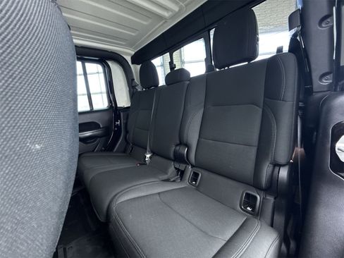 Used 2021 Jeep Gladiator Willys image 30