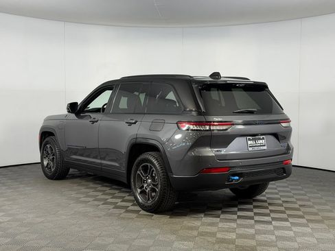 Used 2024 Jeep Grand Cherokee Trailhawk w/ Luxury Tech Group III AWD/4WD image 8