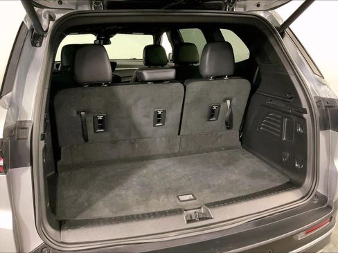 Used 2025 Buick Enclave Preferred image 4