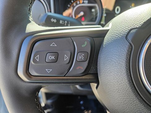 Used 2025 Jeep Gladiator Rubicon w/ Convenience Group image 27