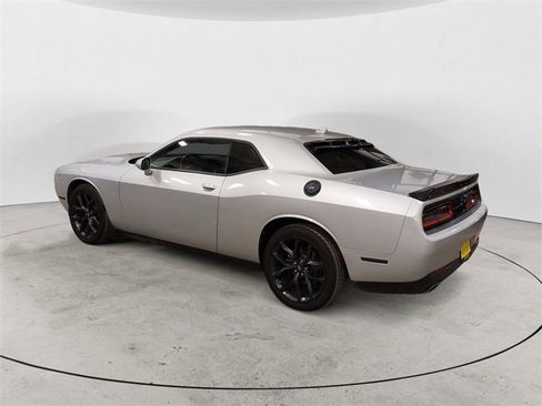 Used 2022 Dodge Challenger SXT w/ Plus Package image 3